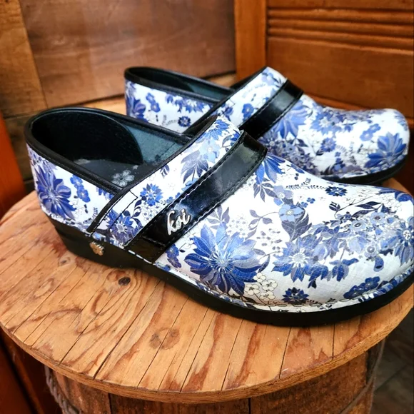 KOI SANITA BUTTERFLY MELODY WOMEN'S CLOG IN BLUE - Picture 2 of 10